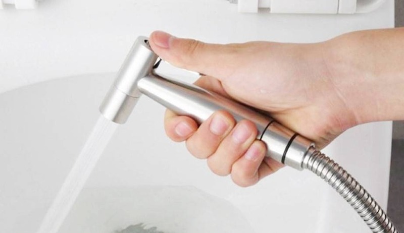 Nguyên nhân phổ biến khiến vòi xịt bồn cầu bị gãy